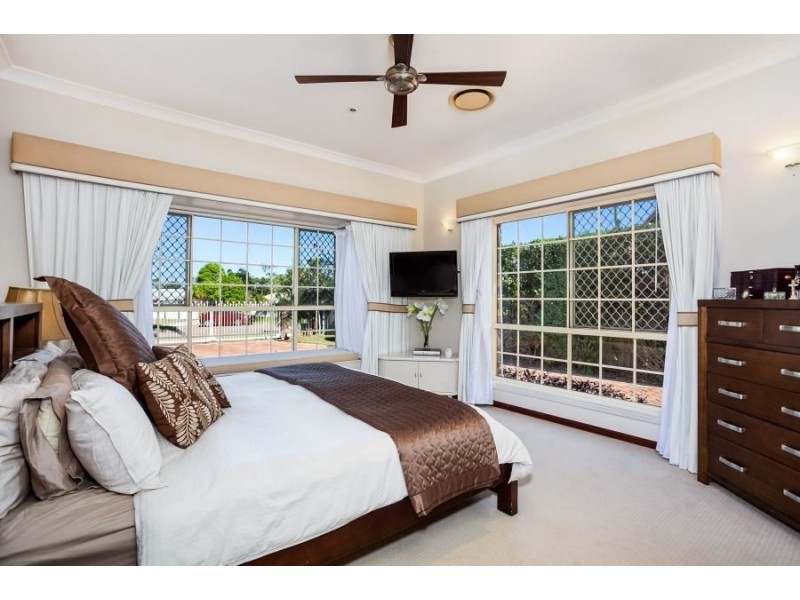 9 Aoki Court, Parkwood QLD 4214