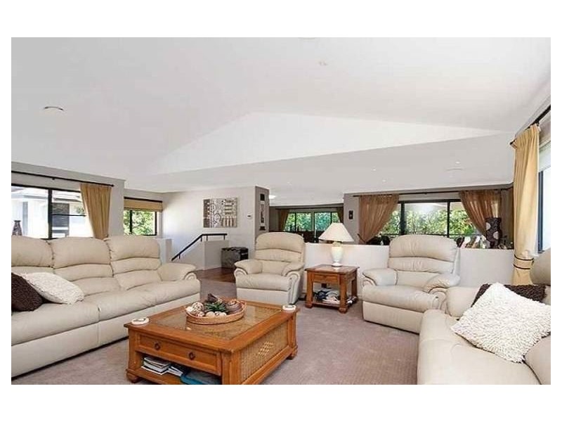10 Northpoint Close, Robina QLD 4226