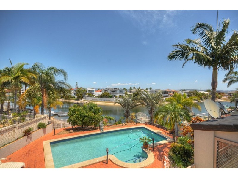 4 Cessnock Close, Mermaid Waters QLD 4218