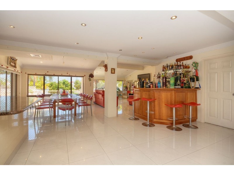 4 Cessnock Close, Mermaid Waters QLD 4218