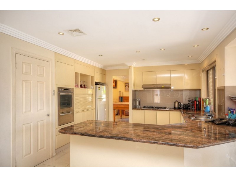 4 Cessnock Close, Mermaid Waters QLD 4218