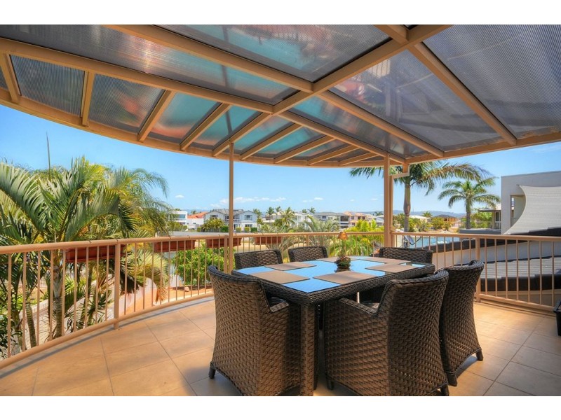 4 Cessnock Close, Mermaid Waters QLD 4218
