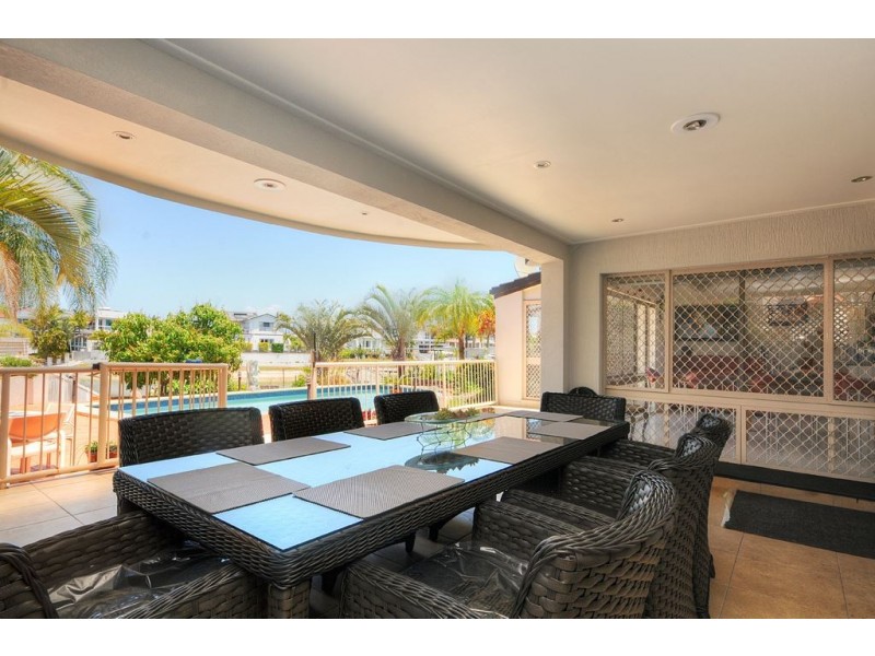 4 Cessnock Close, Mermaid Waters QLD 4218
