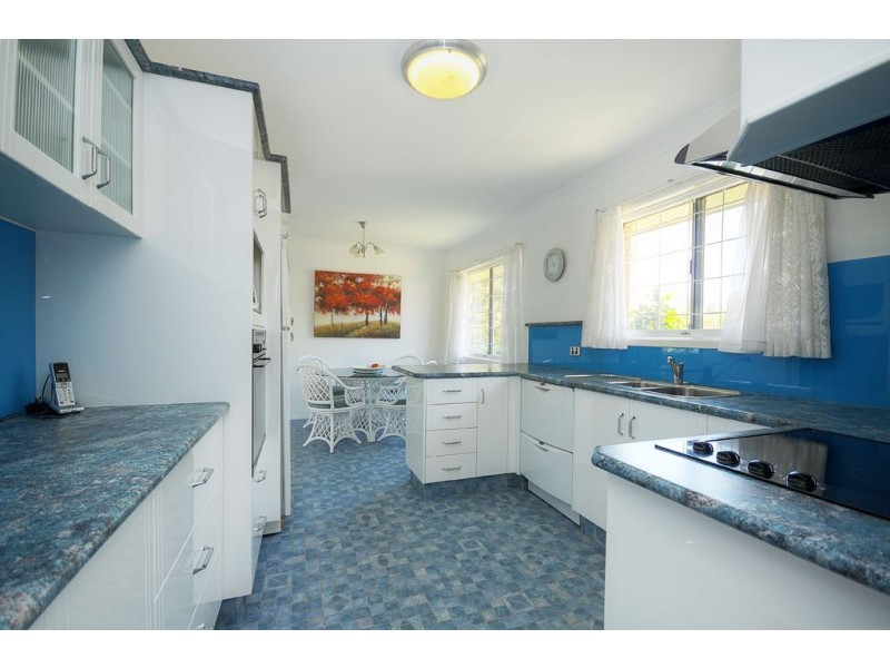 31 Sunshine Boulevard, Broadbeach Waters QLD 4218