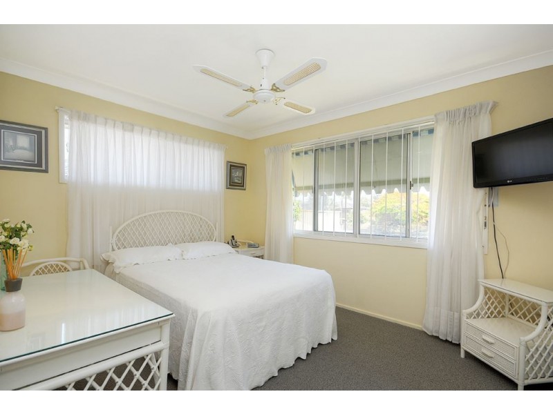 31 Sunshine Boulevard, Broadbeach Waters QLD 4218