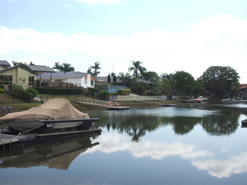 2 Craig Avenue, Carrara QLD 4211