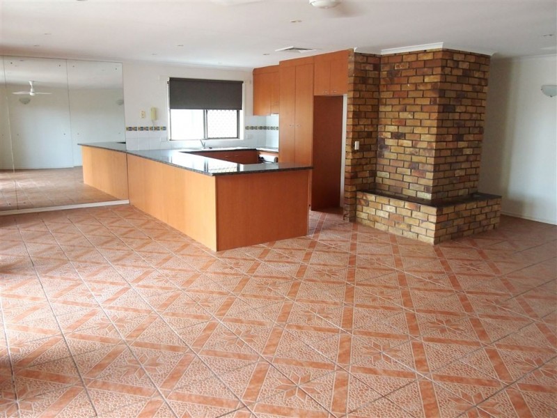 2 Craig Avenue, Carrara QLD 4211