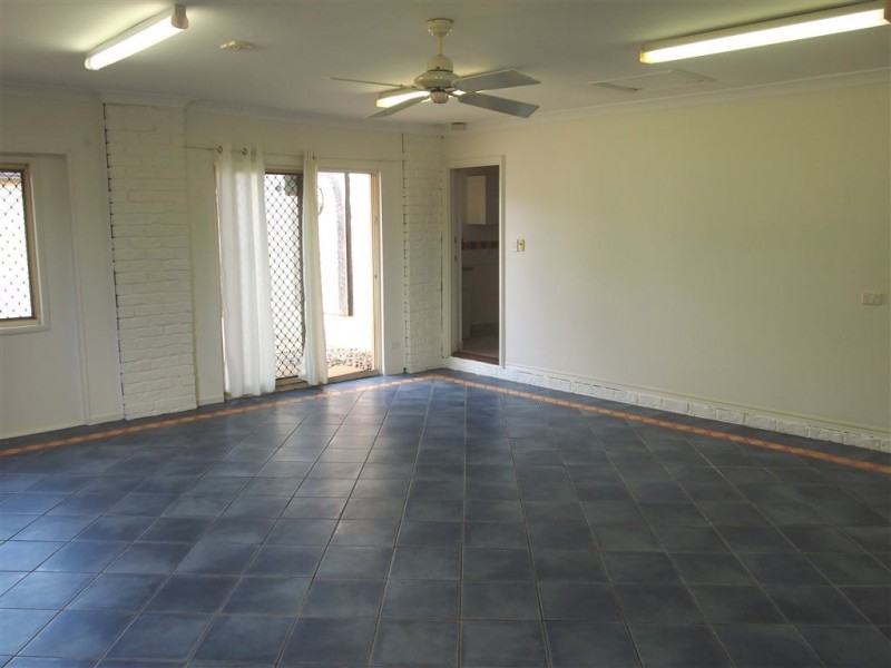 2 Craig Avenue, Carrara QLD 4211