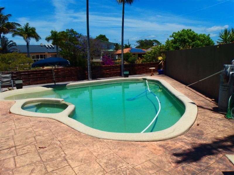 14 Cresta Court, Broadbeach Waters QLD 4218