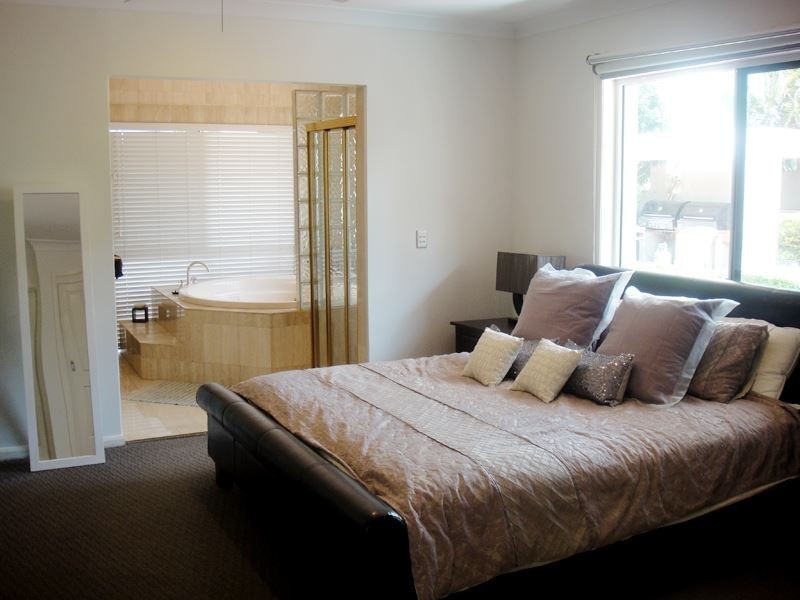 69 Allambi Avenue, Broadbeach Waters QLD 4218