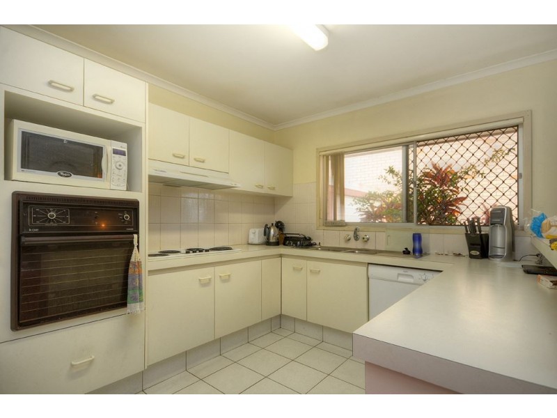 10 Cascade Avenue, Benowa QLD 4217