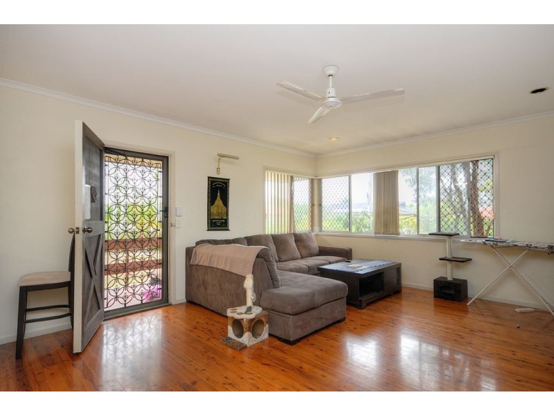 10 Cascade Avenue, Benowa QLD 4217