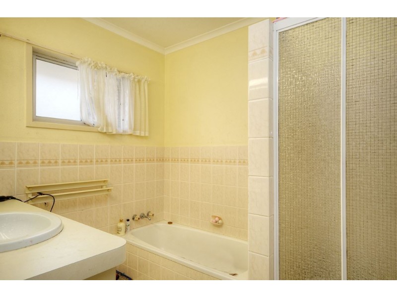 10 Cascade Avenue, Benowa QLD 4217