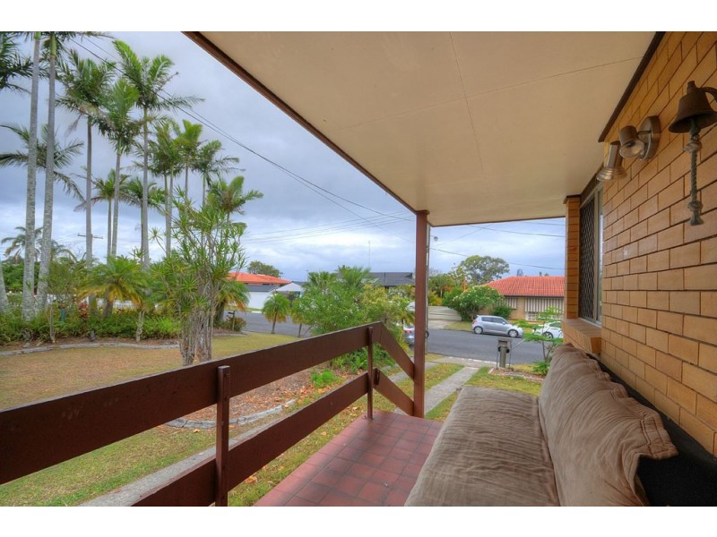 10 Cascade Avenue, Benowa QLD 4217