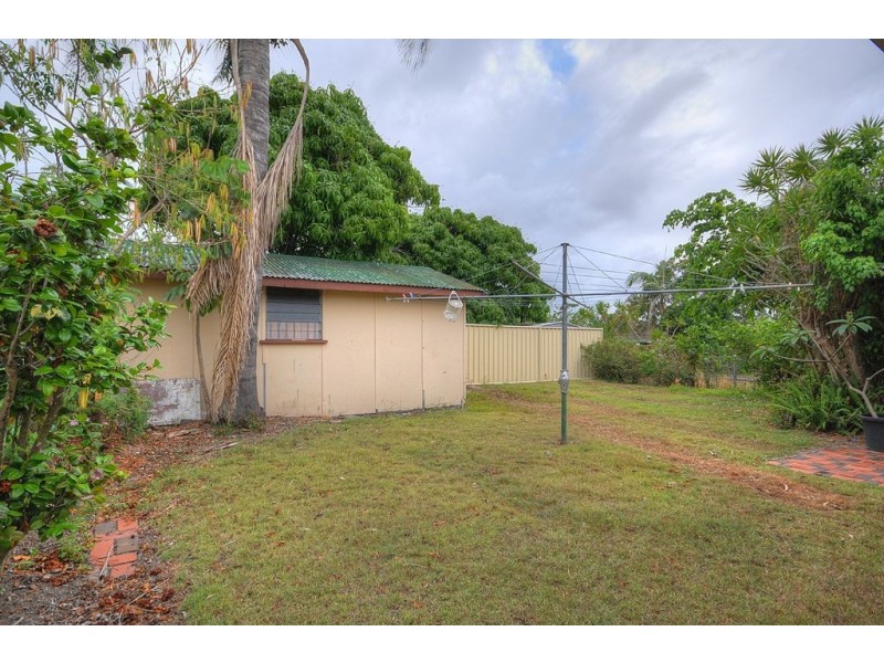 10 Cascade Avenue, Benowa QLD 4217