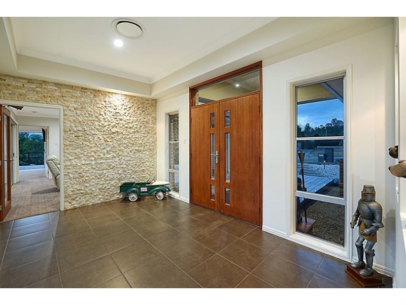 5 Pasture Place, Mount Nathan QLD 4211