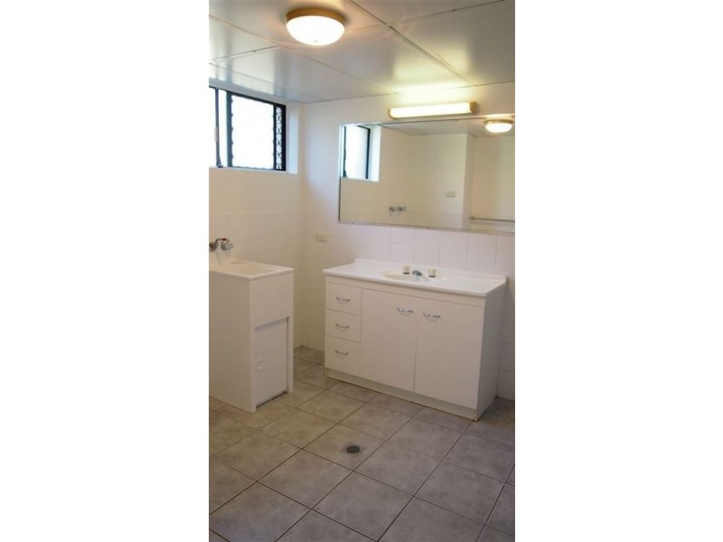 2/40 Oceanic Drive, Mermaid Waters QLD 4218