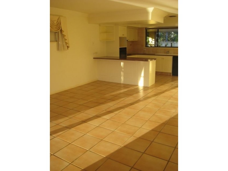 32 Claymore Crescent, Sorrento QLD 4217