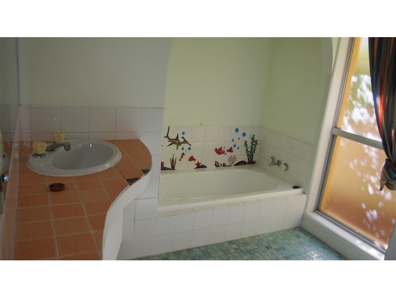 30 Bordeaux Parade, Mermaid Waters QLD 4218