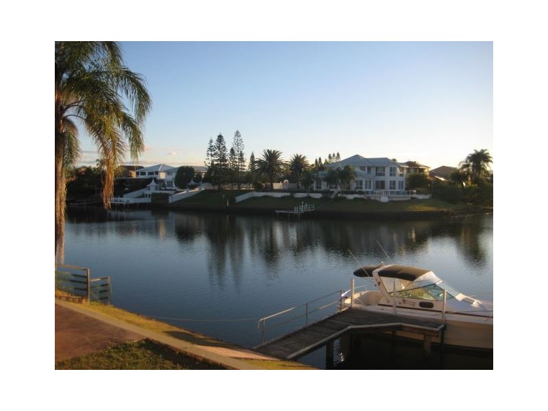 32 Claymore Cres, Sorrento QLD 4217