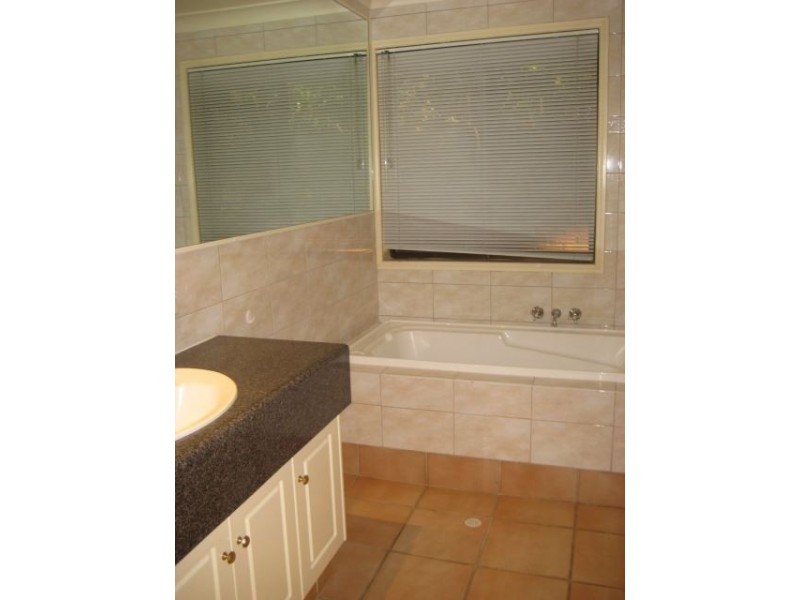 32 Claymore Cres, Sorrento QLD 4217