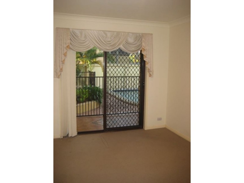 32 Claymore Cres, Sorrento QLD 4217