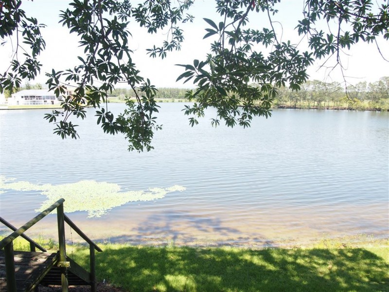 2/125 Santa Cruz Blvd, Clear Island Waters QLD 4226