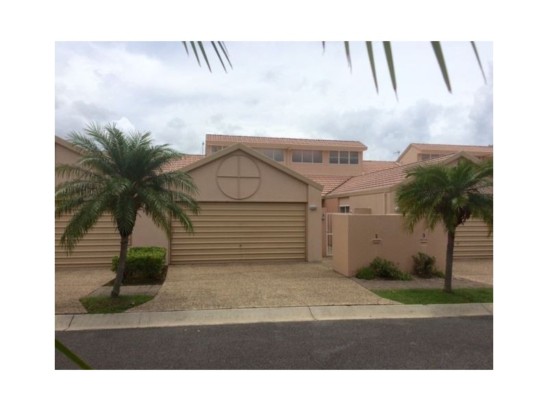 2/9 Dandenong Terrace, Robina QLD 4226