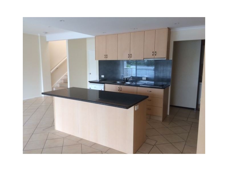 2/9 Dandenong Terrace, Robina QLD 4226