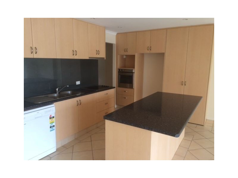 2/9 Dandenong Terrace, Robina QLD 4226