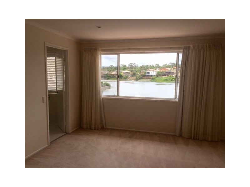 2/9 Dandenong Terrace, Robina QLD 4226