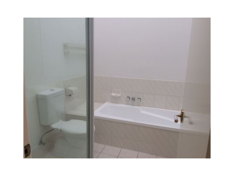 2/9 Dandenong Terrace, Robina QLD 4226