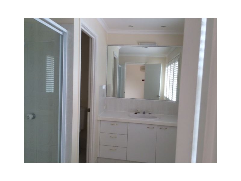 2/9 Dandenong Terrace, Robina QLD 4226