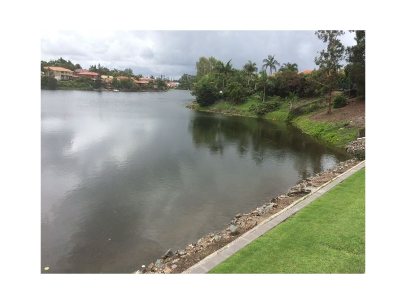 2/9 Dandenong Terrace, Robina QLD 4226