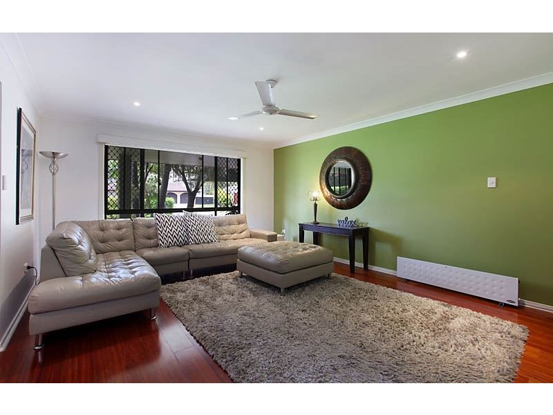 18 Willis Court, Mermaid Waters QLD 4218