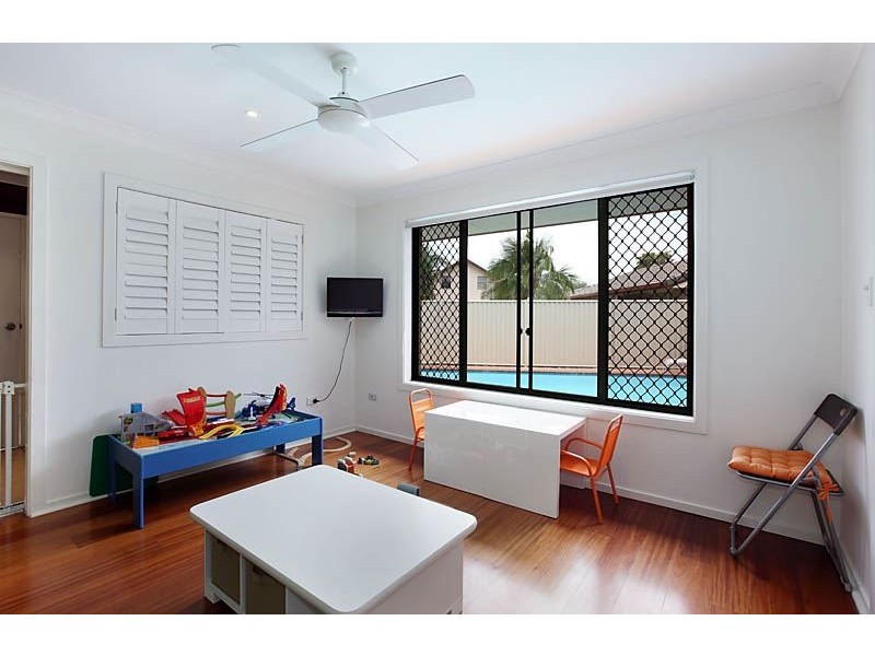 18 Willis Court, Mermaid Waters QLD 4218