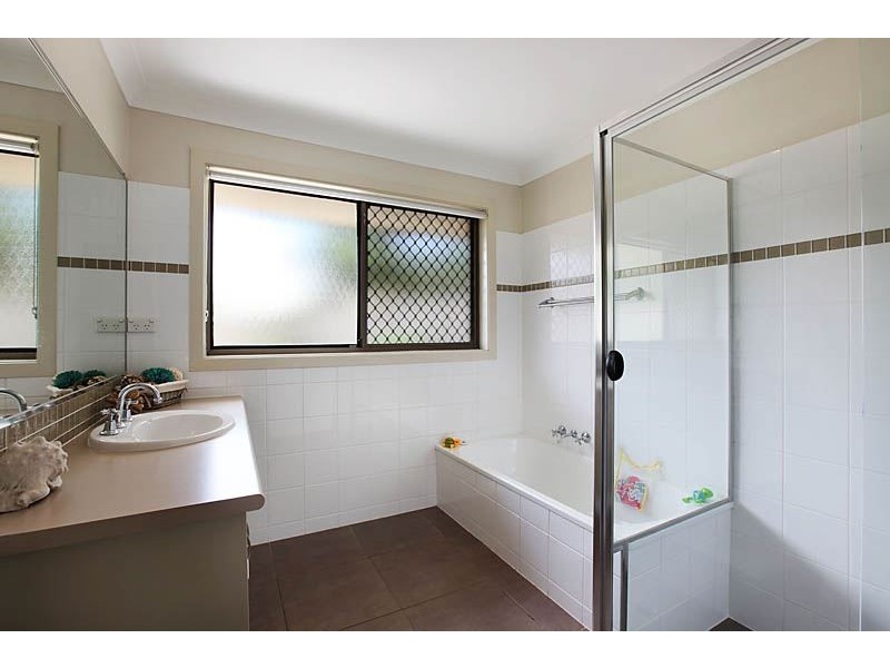 18 Willis Court, Mermaid Waters QLD 4218