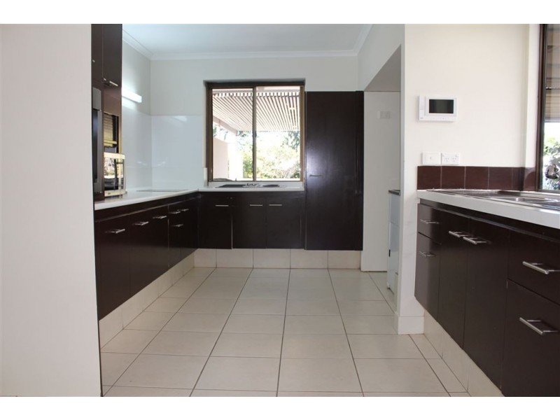 19 Holland Court, Broadbeach Waters QLD 4218