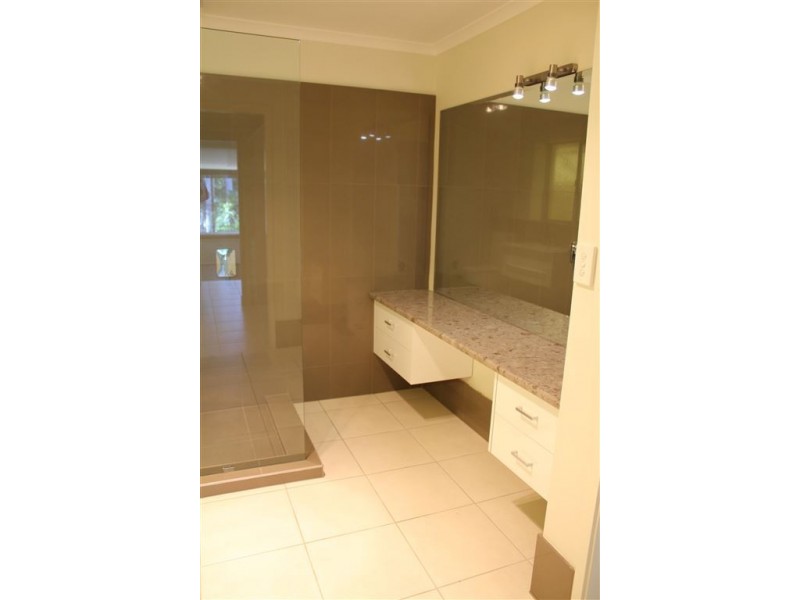 19 Holland Court, Broadbeach Waters QLD 4218