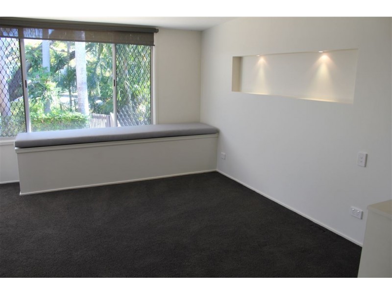 19 Holland Court, Broadbeach Waters QLD 4218