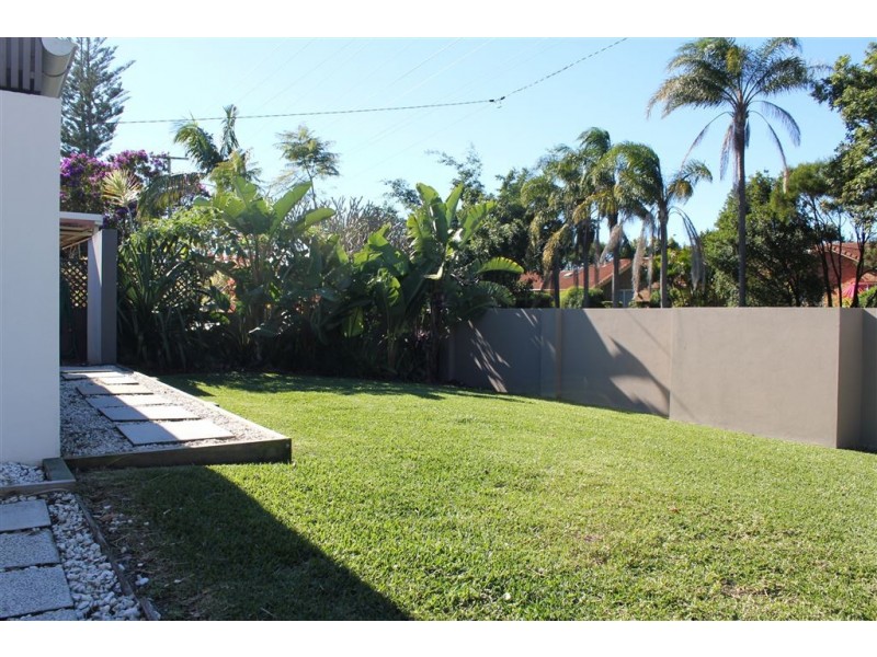 19 Holland Court, Broadbeach Waters QLD 4218
