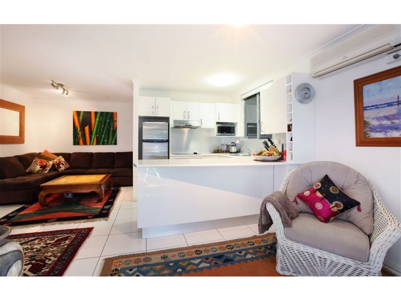 1/2 Carmel Court, Broadbeach Waters QLD 4218