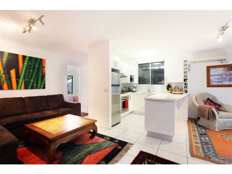 1/2 Carmel Court, Broadbeach Waters QLD 4218