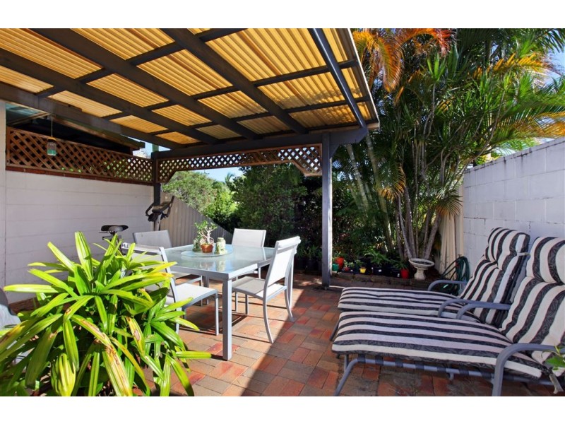 1/2 Carmel Court, Broadbeach Waters QLD 4218