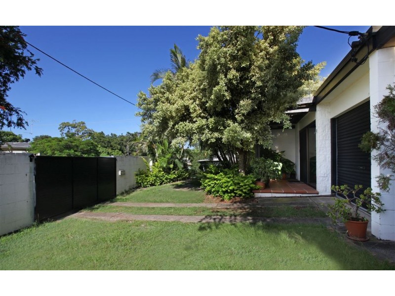 1/2 Carmel Court, Broadbeach Waters QLD 4218