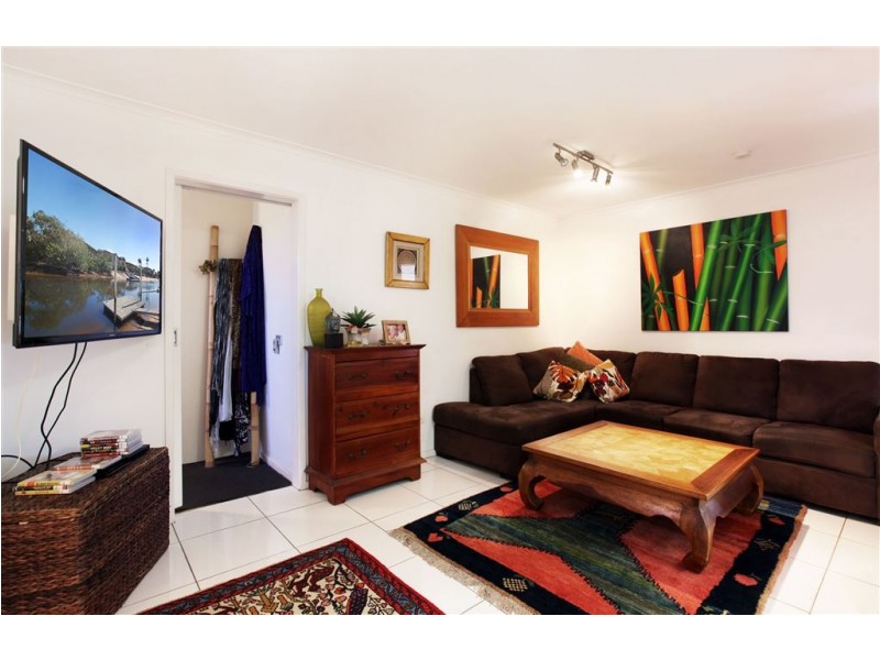1/2 Carmel Court, Broadbeach Waters QLD 4218