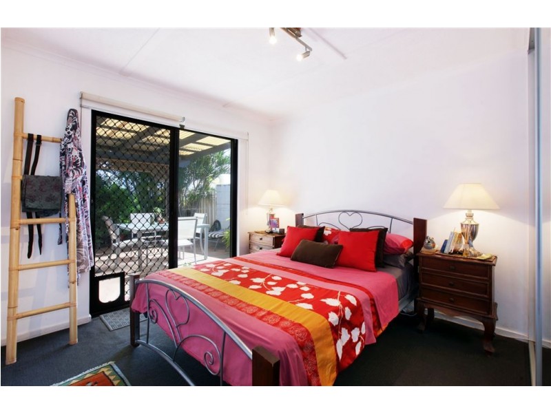 1/2 Carmel Court, Broadbeach Waters QLD 4218