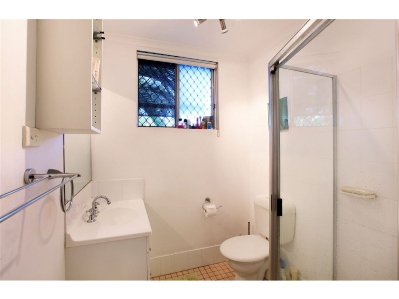 1/2 Carmel Court, Broadbeach Waters QLD 4218