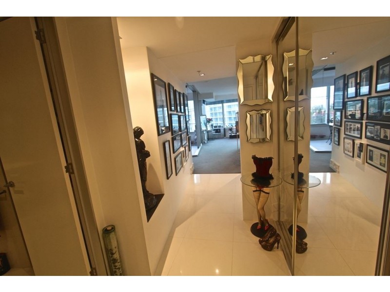 708/9 Hamilton Avenue, Surfers Paradise QLD 4217