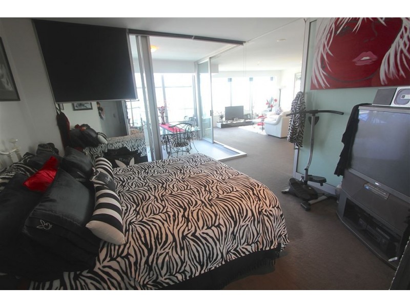 708/9 Hamilton Avenue, Surfers Paradise QLD 4217